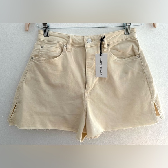 NWT We Wore What Boyfriend High waisted shorts in Ivory Twill Size 27 - Picture 1 of 6
